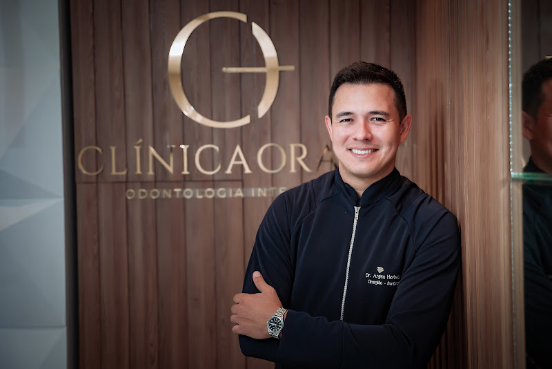 Dr. Argeu Herbster na Clínica Oralit